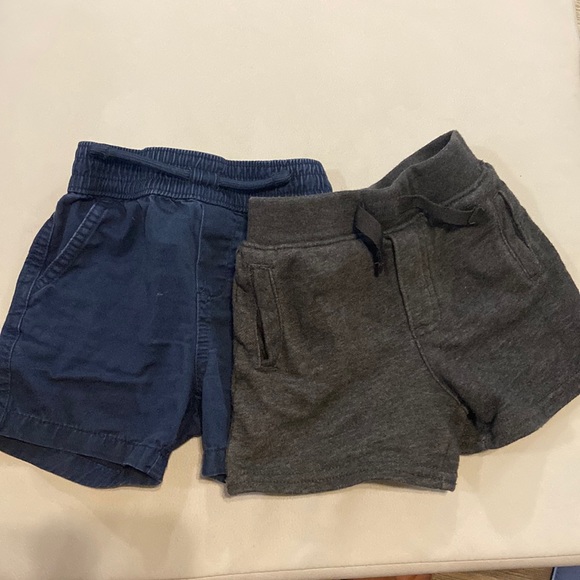 5 shorts - 12 months old - Picture 2 of 3
